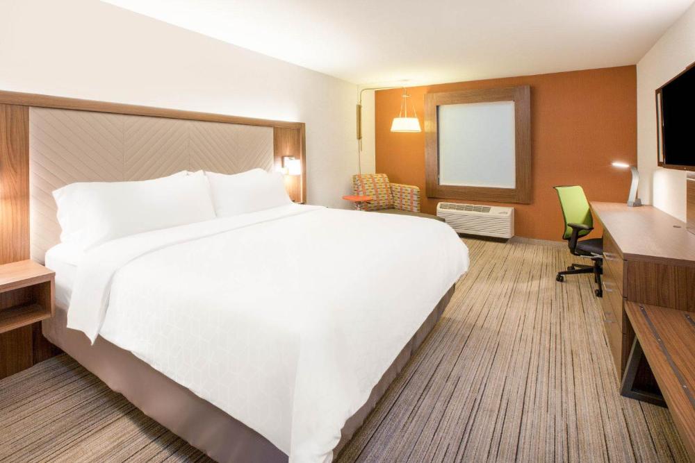 Standard King Room interior